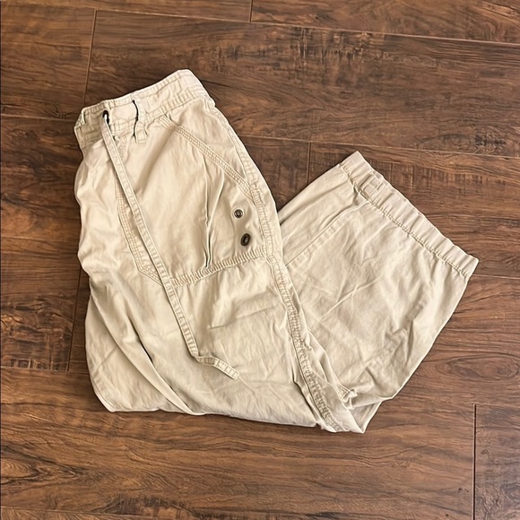 Women’s Basic Editions Khaki Capris, Sz M - Picture 7 of 7
